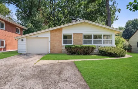 4 Bedroom Arlington Heights Single Family