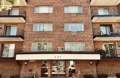 2 Bedroom Arlington Heights Condo
