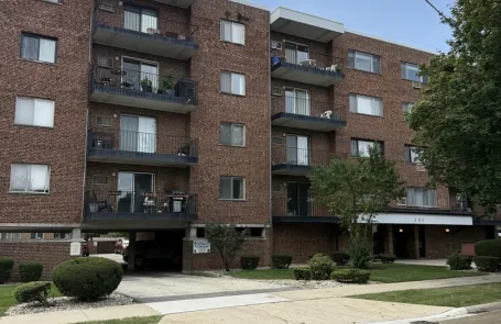 1 Bedroom Arlington Heights Condo