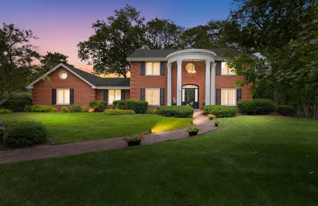 5 Bedroom Oak Brook Single Family