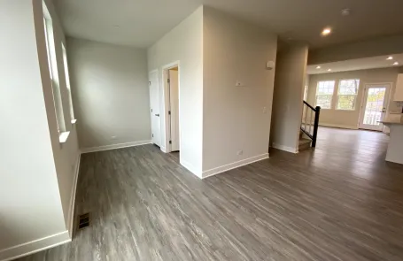 3 Bedroom Des Plaines Townhome