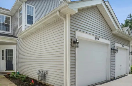 2 Bedroom Schaumburg Townhome