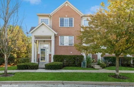 3 Bedroom Des Plaines Townhome
