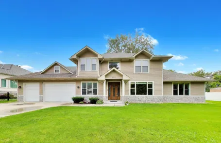 5 Bedroom Arlington Heights Single Family