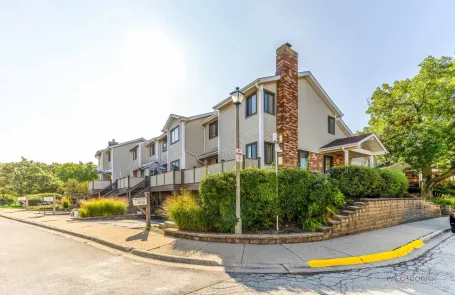 3 Bedroom Northbrook Townhome