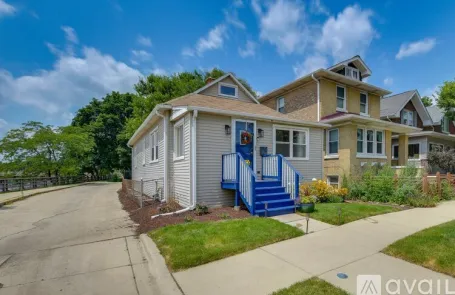 2 Bedroom Oak Park Single Family