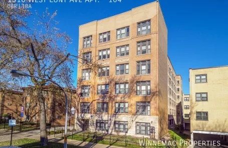 Studio Rogers Park Apartment