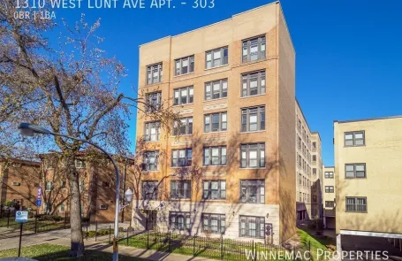 Studio Rogers Park Apartment