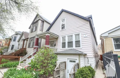 1 Bedroom Logan Square Apartment