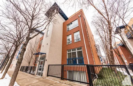 2 Bedroom West Loop Apartment