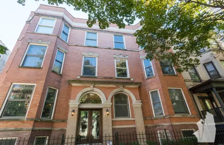 3 Bedroom Lakeview Apartment