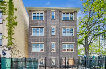 4 Bedroom Woodlawn Apartment