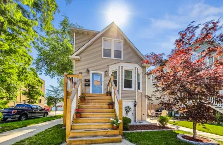 2 Bedroom Irving Park Apartment