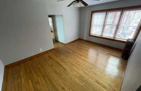 1 Bedroom Albany Park Apartment