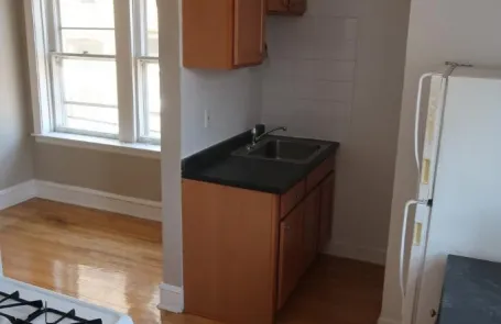 1 Bedroom Edgewater Apartment