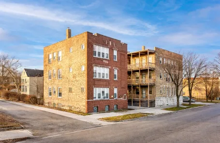 4 Bedroom Woodlawn Apartment