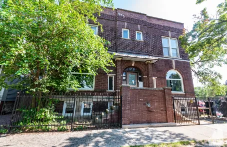 2 Bedroom Ravenswood Apartment