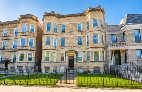 2 Bedroom Humboldt Park Apartment
