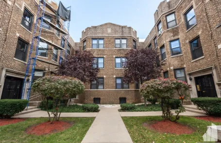 1 Bedroom Lakeview Apartment