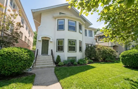 3 Bedroom Oak Park Apartment