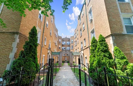 2 Bedroom Rogers Park Apartment