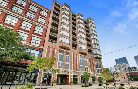 3 Bedroom West Loop Apartment