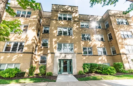 2 Bedroom Irving Park Apartment