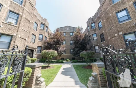 2 Bedroom Lakeview Apartment