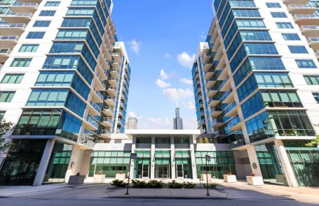 1 Bedroom West Loop Apartment