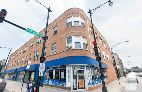 Studio Irving Park Apartment