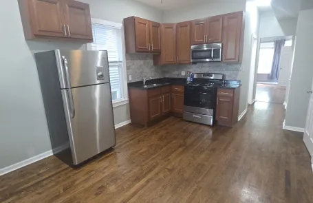 2 Bedroom Lakeview Apartment