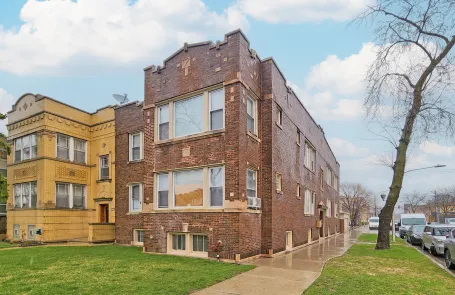 2 Bedroom Irving Park Apartment