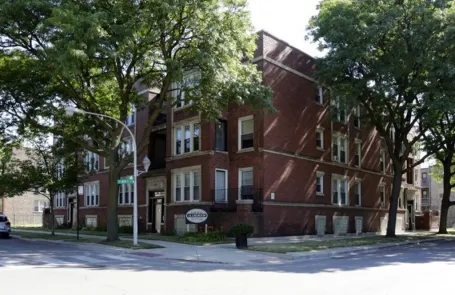 2 Bedroom Bronzeville Apartment