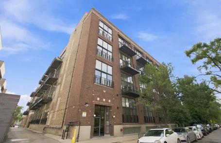 2 Bedroom Humboldt Park Apartment