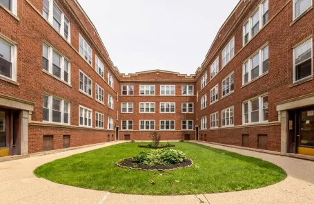 2 Bedroom Rogers Park Apartment