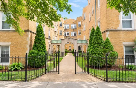2 Bedroom Rogers Park Apartment