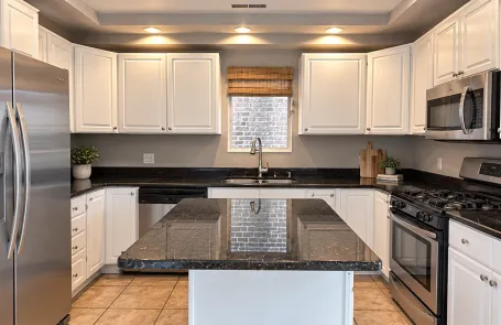 3 Bedroom Lakeview Apartment