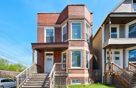 2 Bedroom Lakeview Apartment