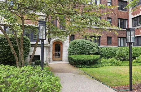 2 Bedroom Hyde Park Apartment