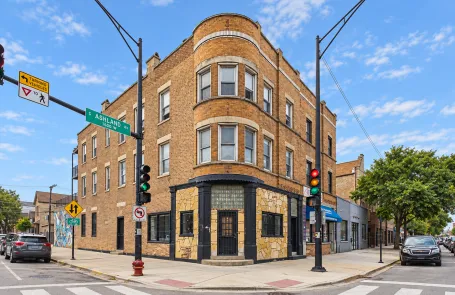 4 Bedroom Pilsen Apartment