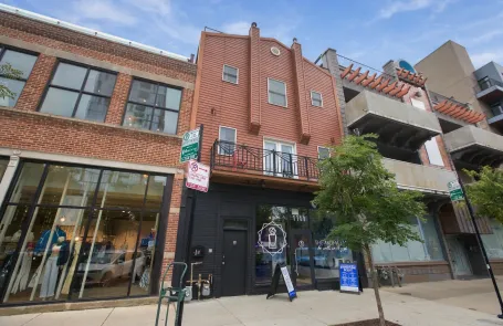 2 Bedroom West Loop Apartment