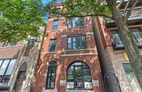 2 Bedroom Bucktown Apartment