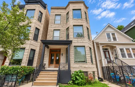 3 Bedroom Lakeview Apartment