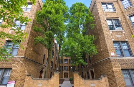 1 Bedroom North Center Apartment