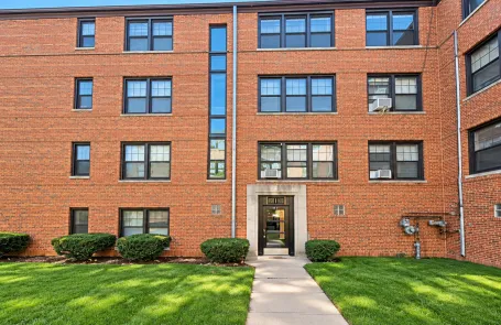 2 Bedroom Budlong Woods Apartment