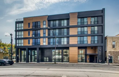 3 Bedroom Near West Side Apartment