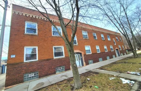 1 Bedroom Irving Park Apartment