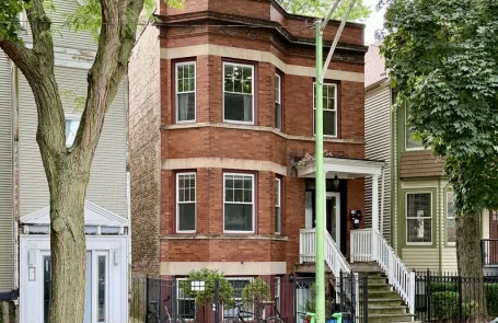 2 Bedroom Roscoe Village Apartment