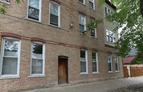 3 Bedroom Roscoe Village Apartment