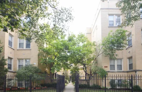 1 Bedroom Irving Park Apartment